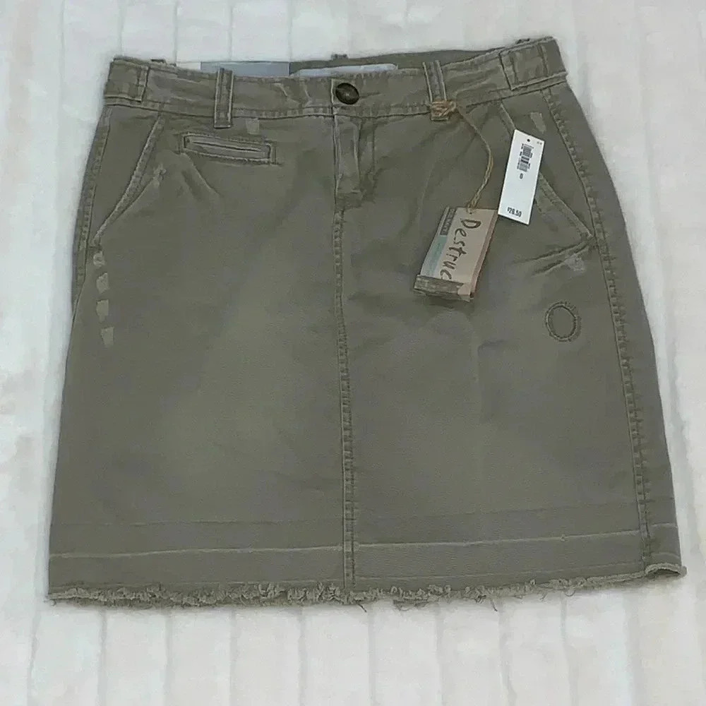Women’s Old Navy Distressed Khaki Skirt Size 0 NEW WITH TAGS - Picture 1 of 8
